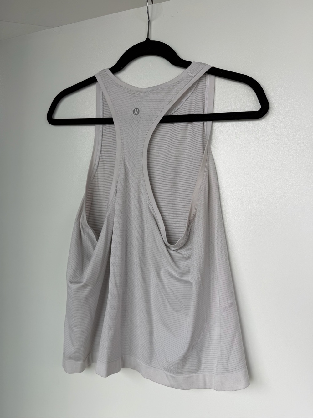 Lululemon Women’s Sleeveless Active Tank Top - white - Picture 2 of 2